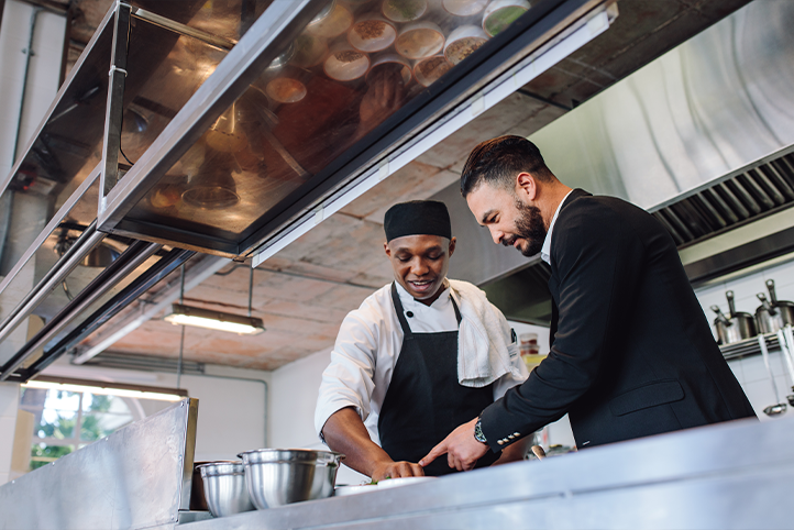 تدريب فرق العمل في المطاعم والفنادق food safety